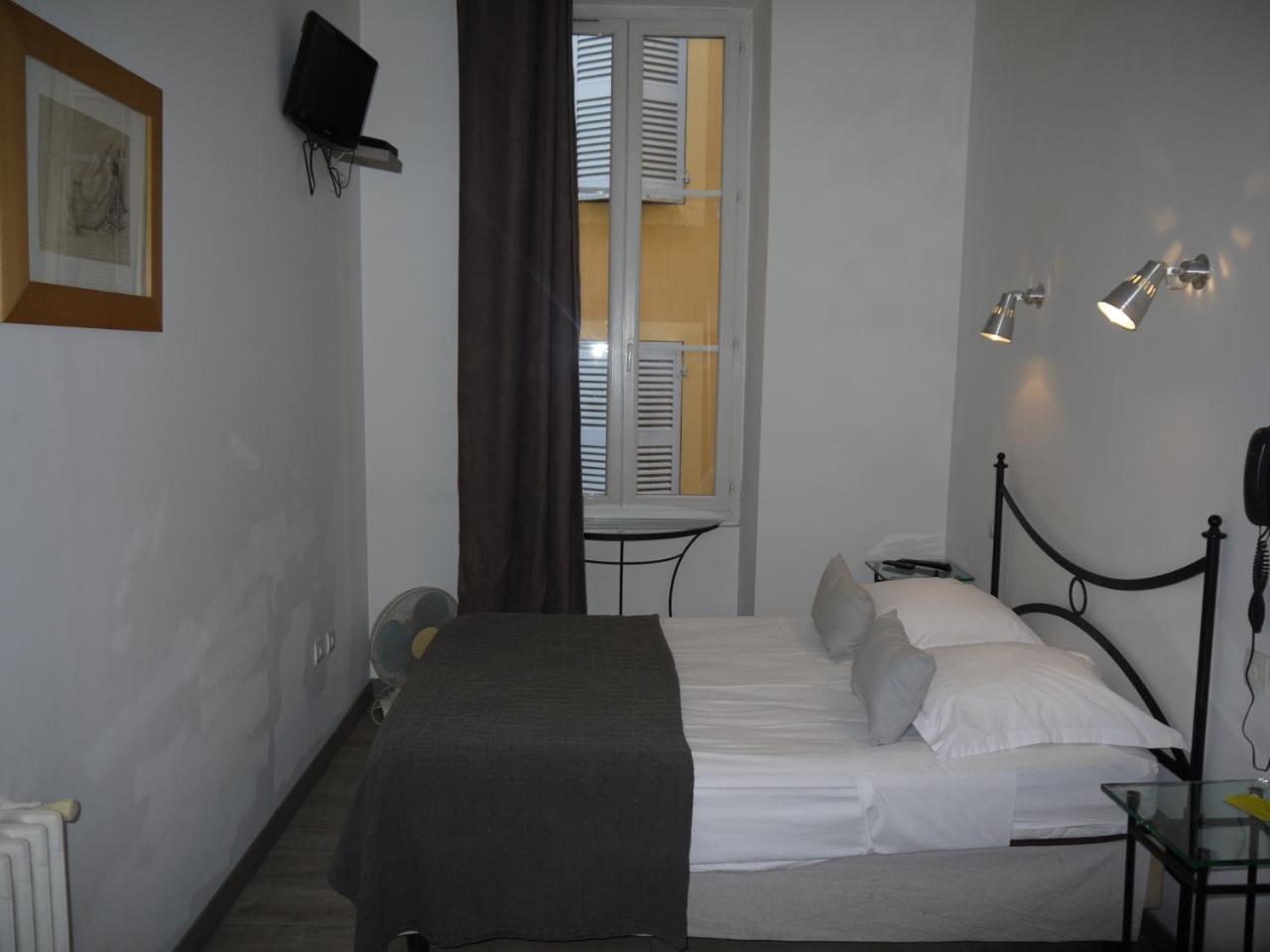 Hotel Portalet Hyères Exteriör bild