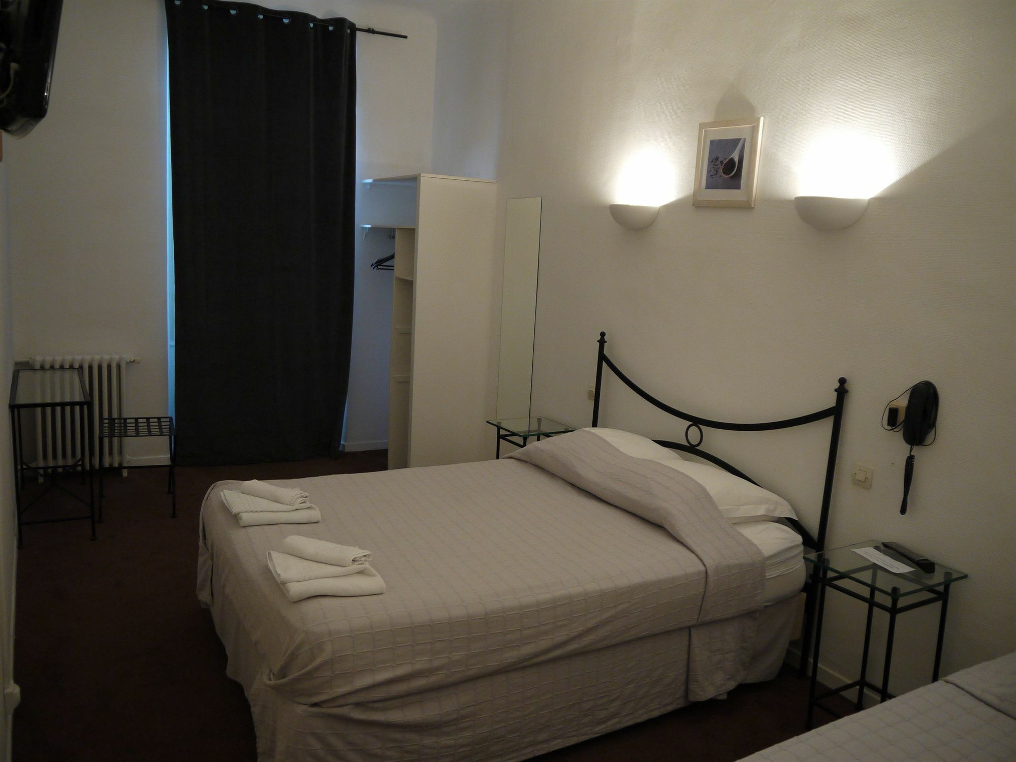 Hotel Portalet Hyères Exteriör bild
